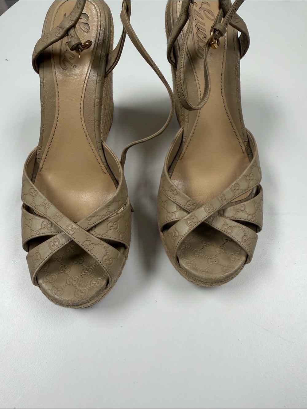 Gucci Tan Leather Cross-Strap Heeled Sandals - Picture 3 of 6